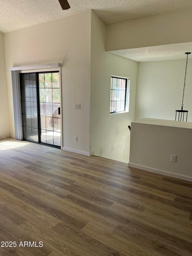 Foto del edificio - 925 N College Ave