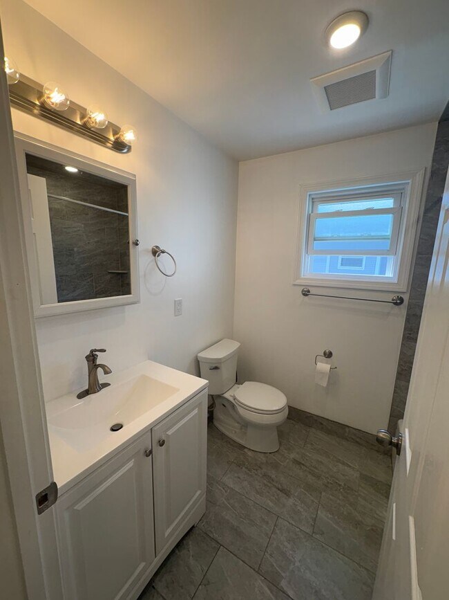 Foto del edificio - LYNN/BOSTON NO BROKER FEES! BRAND NEW FULLY RENOVATED ONE BEDROOM UNIT IN TOP COMMUTER LOCATION!