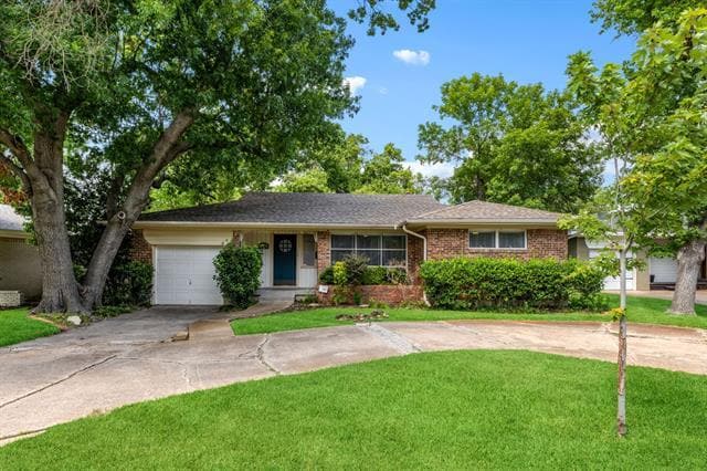 Foto principal - 704 Downing Dr