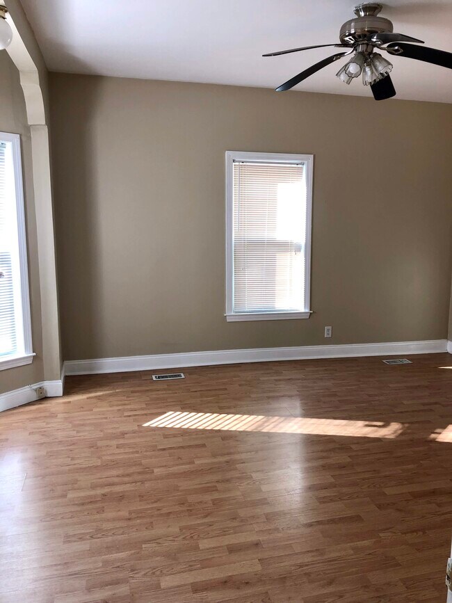 Large living room - 18 Chester Ave