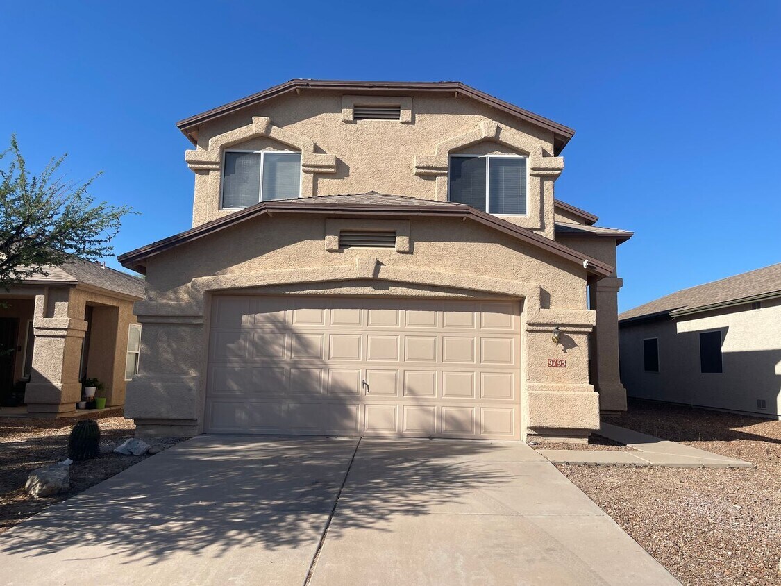 Building Photo - Coming Soon! Spacious 4 Bedroom/ 2.5 Bath with Den!