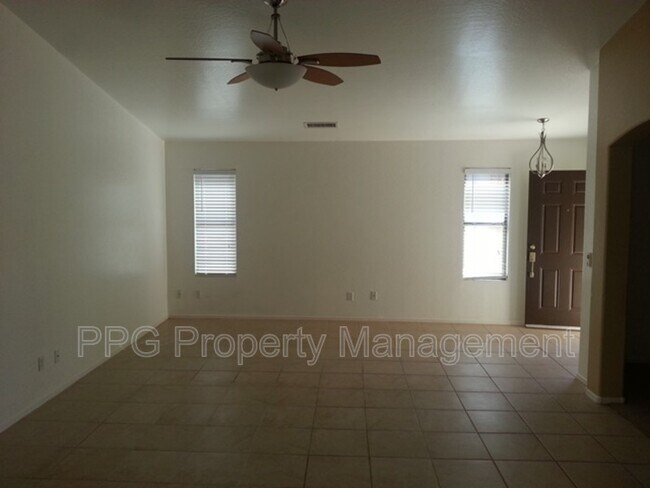 Building Photo - 13026 W Columbine Dr