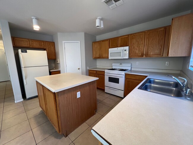 Foto del edificio - 1776 square foot 3 Bedroom home in El Mirage