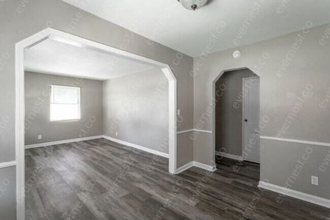 Building Photo - 2904 5th Ave