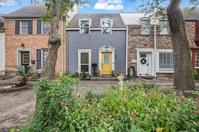 Building Photo - 5215 Arboles Dr