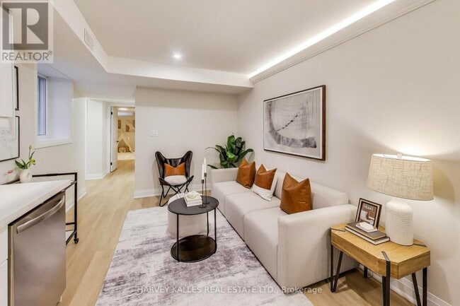 Building Photo - 21 Rolyat St