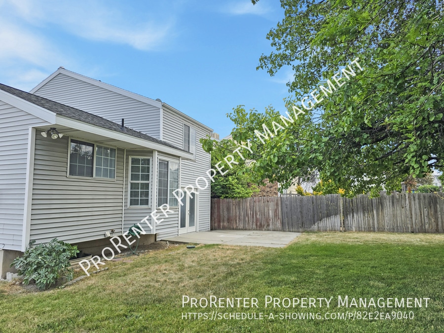 Building Photo - 9132 Sandy Creek Cir