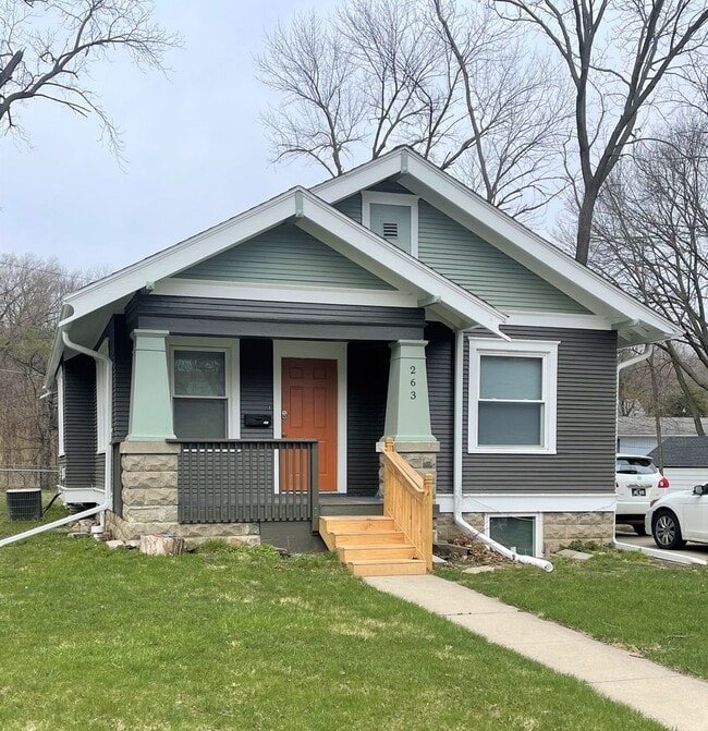 Building Photo - 263 Campus Ave