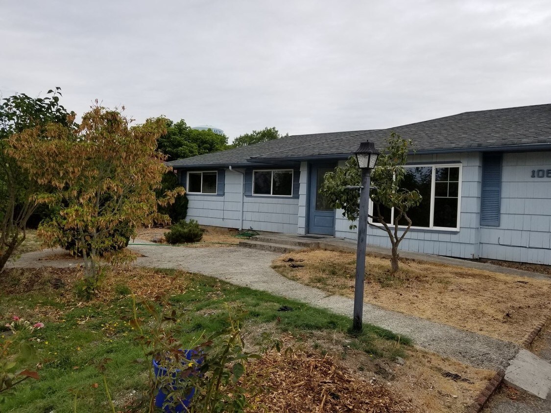 Primary Photo - 10617 Westwood Dr SW