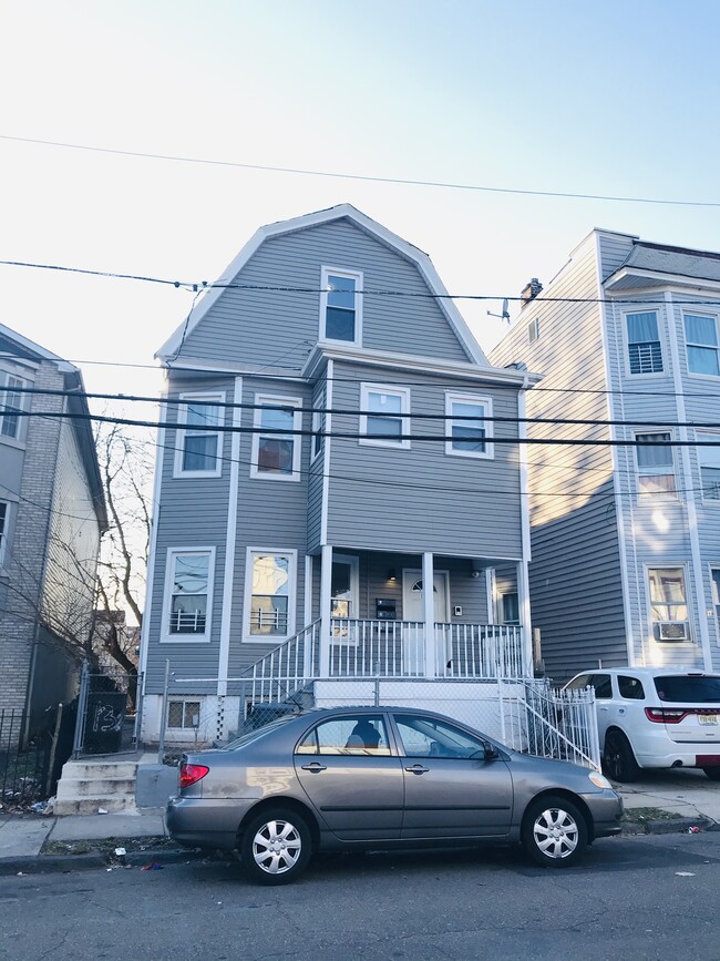 Building Photo - 13 22nd St