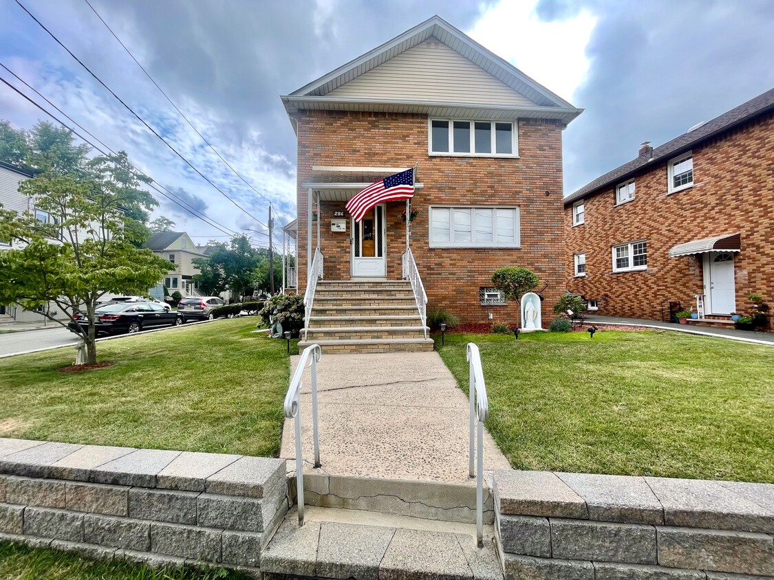 Primary Photo - 286 Maple Ave
