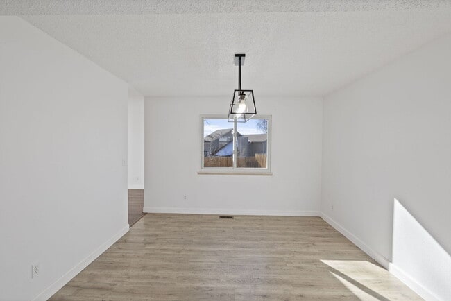 Building Photo - Spacious 6-Bedroom / 3.5-Bath Home — Great Location + Solar Savings!