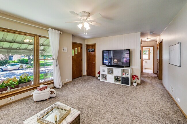 Foto del edificio - 8351 N Oleander Ave