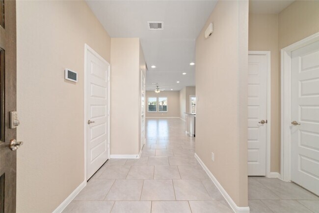 Foto del edificio - 5615 Cedar Cres Ct