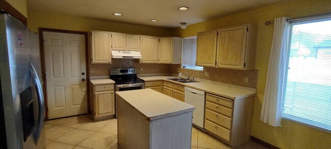 Foto del edificio - Great location Quaint Orem Home w 2 car garage!