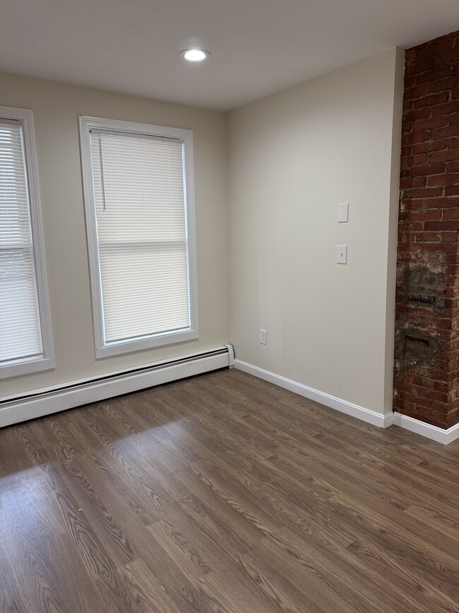 Building Photo - 404 Merrimack St