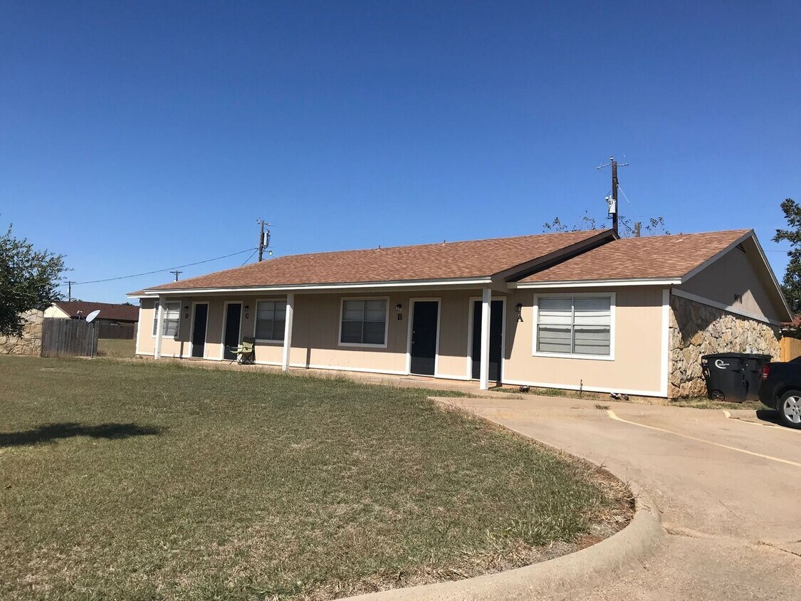 1410 Courtney Pl Unit 1410 A COURTNEY PL, Cleburne, TX 76033 Room for