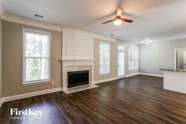 Building Photo - 4885 Montcalm Dr SW