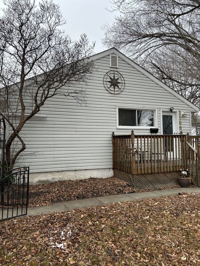 Photo du bâtiment - 11864-11858 58 St NW