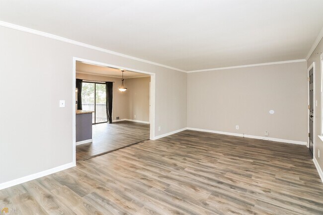 Foto del edificio - 5240 Longmeadow Ln