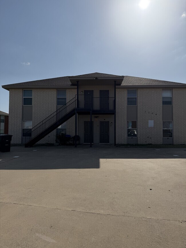 Foto del edificio - 1704 Spring Rose Cir