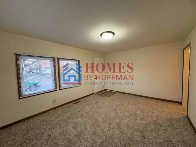 Building Photo - Two Bedroom Duplex | Move in Ready