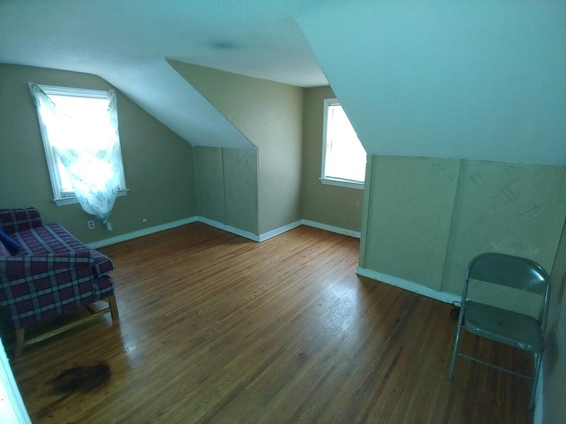 Building Photo - 183 Rockview Terrace