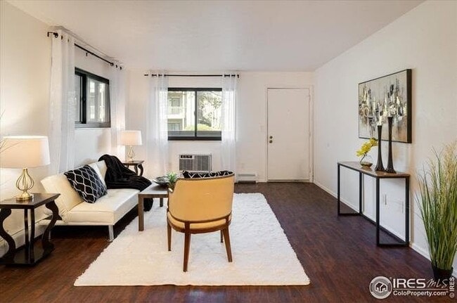 Building Photo - 645 Manhattan Pl