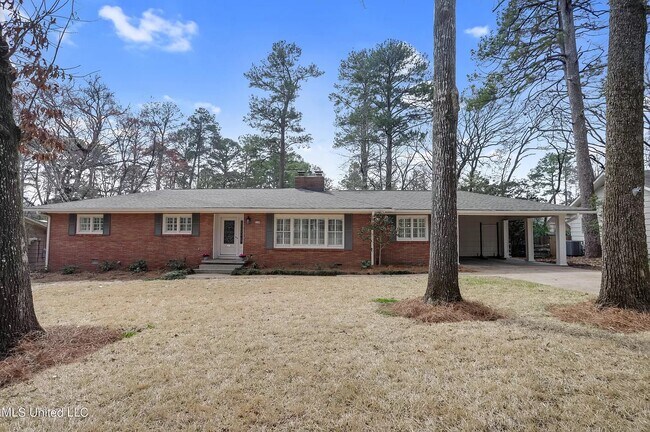 Building Photo - 2123 Southwood Rd