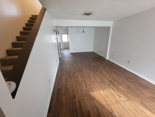 Foto del edificio - 2 bed,1.5 bath Rent