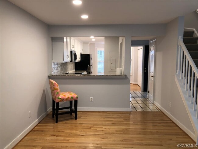 Building Photo - 1308 Maple Ave