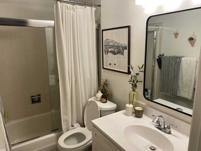Building Photo - 2 bedroom in San Francisco CA 94118