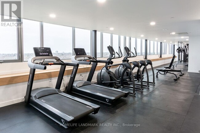 Building Photo - 333 University Ave