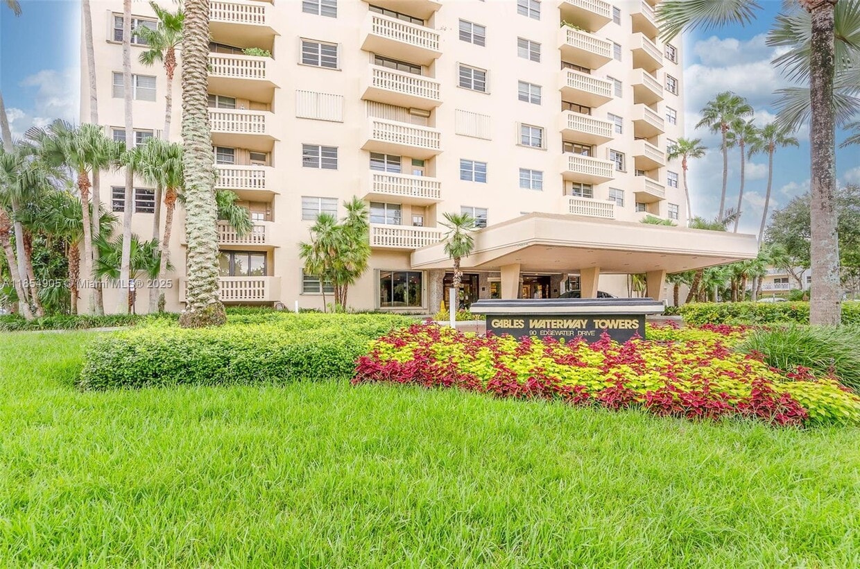 Foto principal - 90 Edgewater Dr