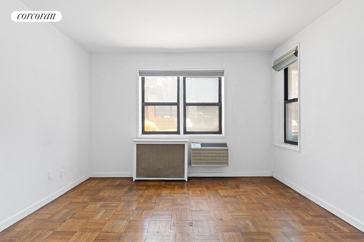 Building Photo - 140 7th Ave