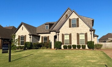 Building Photo - 5607 Pinetree Loop E