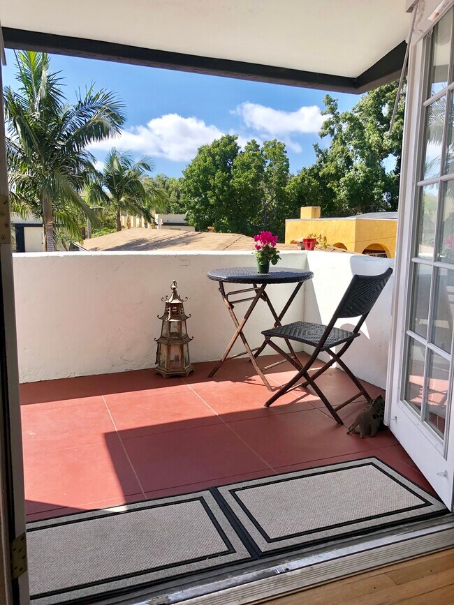 Entry porch - 3207 1/2 30th St