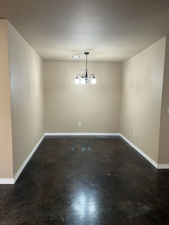 Building Photo - Gorgeous 2 Bedroom Townhome For Rent in Am...