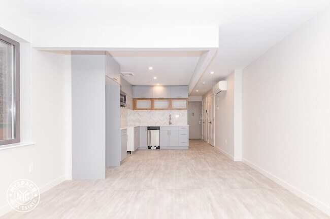 Building Photo - 1332 Bergen St
