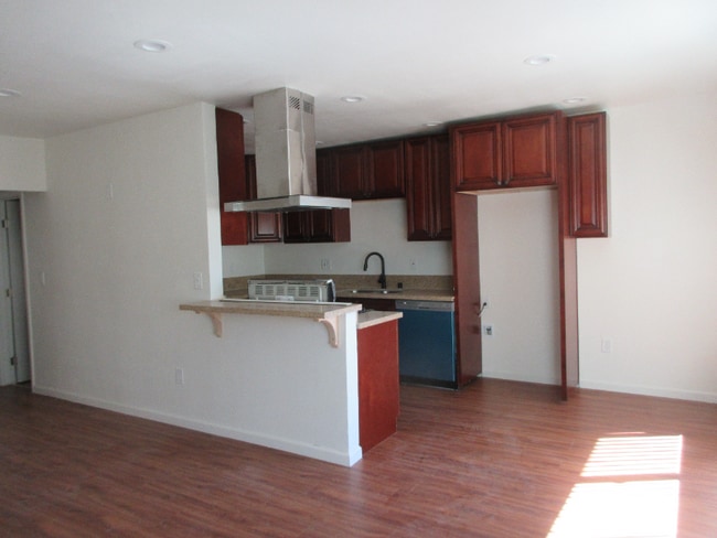 Building Photo - 5130 Yarmouth Ave