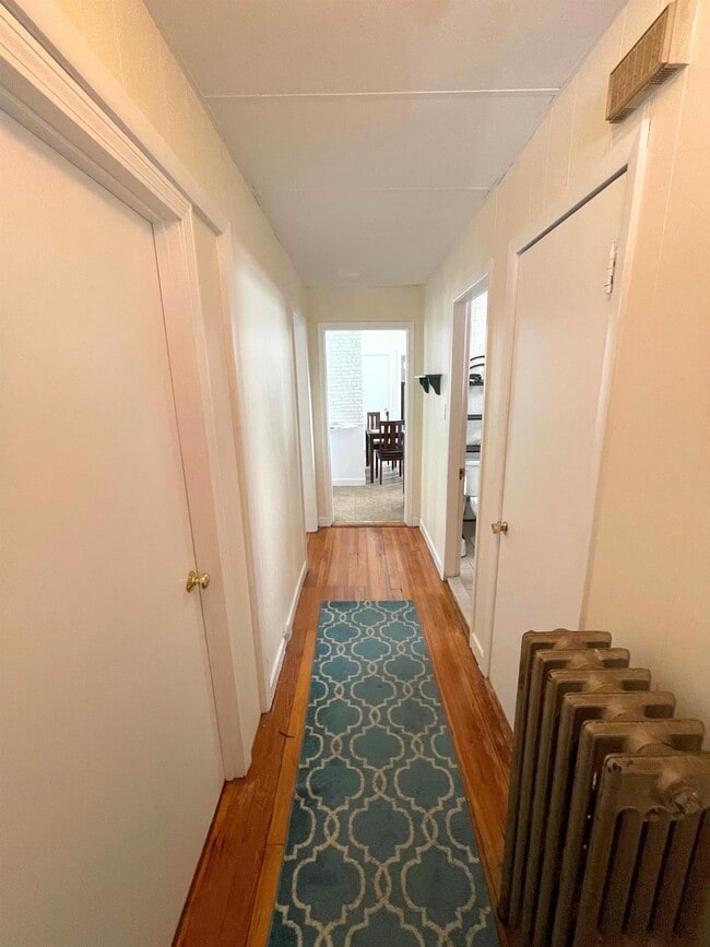 Building Photo - 26 Russell Rd