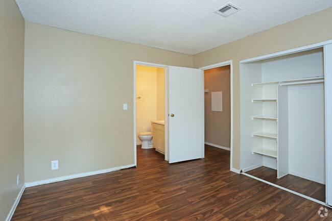 2BR, 2BA - 906 SF Master Bedroom - Terravita