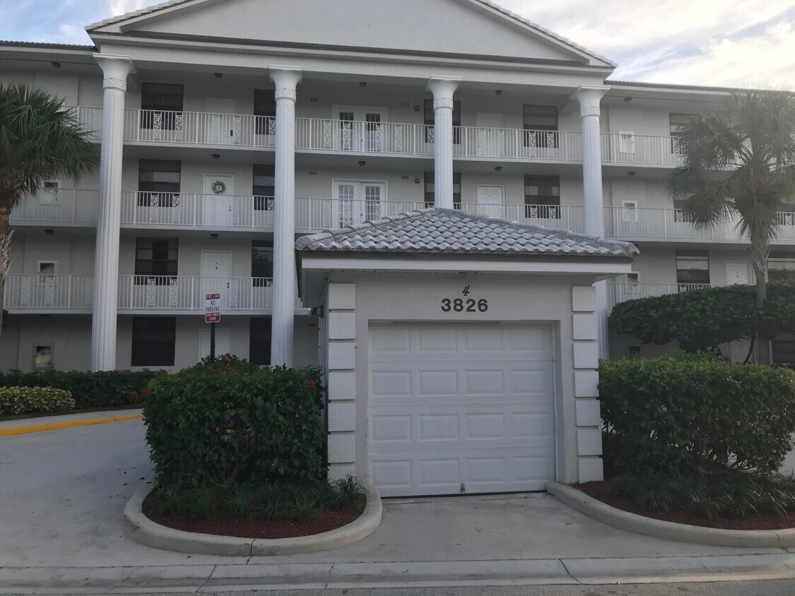 Primary Photo - 3826 Whitehall Dr