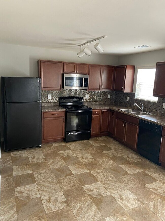 Building Photo - Look no further this 2 year old home is a ...