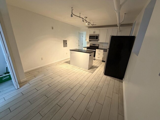 Building Photo - 118 Corbin Ave