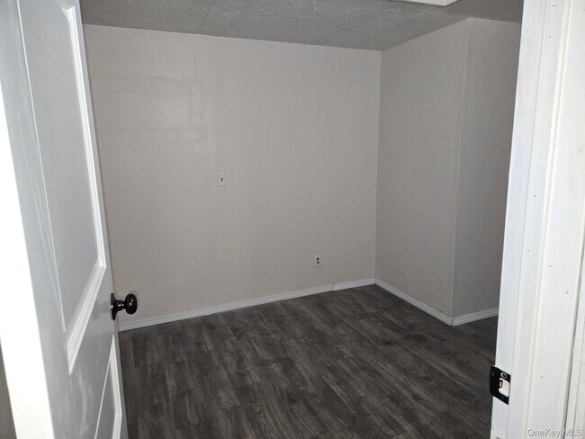 Building Photo - 11 Halliday Rd