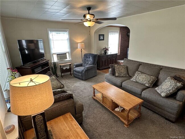 Building Photo - 4 Drew Rd