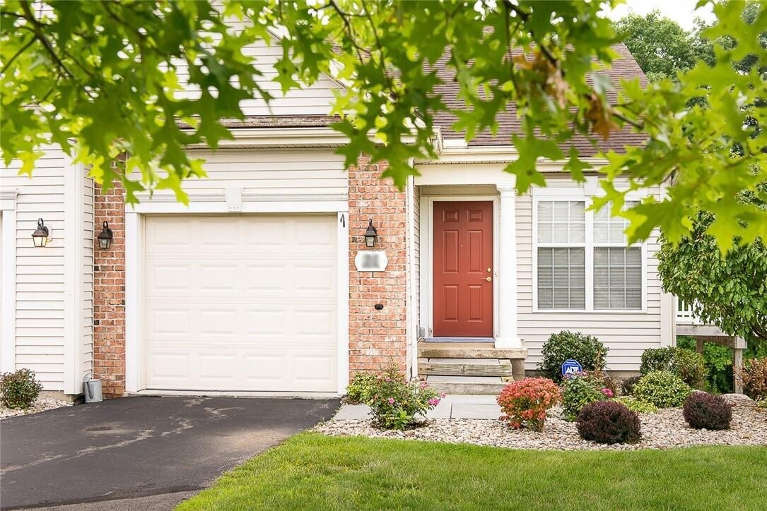 Foto principal - 1 Windridge Dr