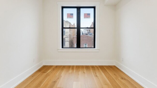 Foto del edificio - 944 N Damen Ave