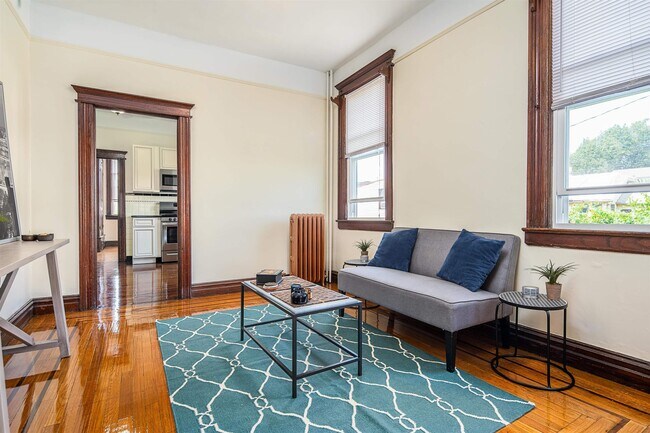 Foto del edificio - 6415 Bergenwood Ave